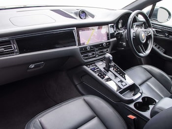 Used Porsche Macan 2023 for sale - 79351562: Photo