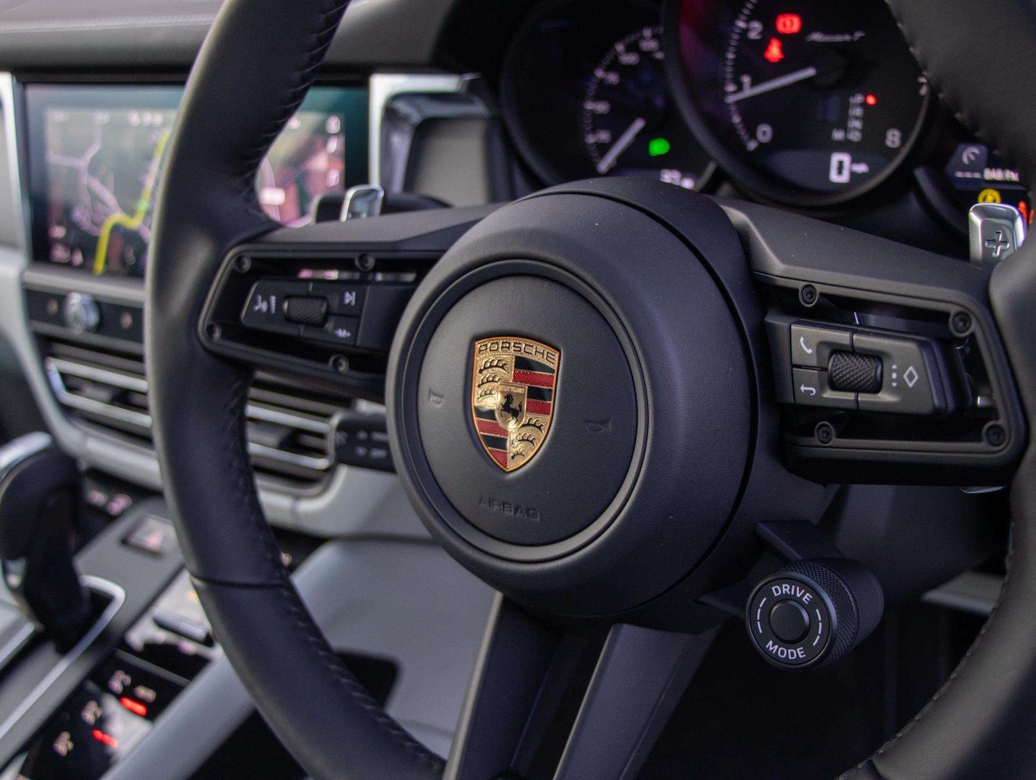 Used Porsche Macan 2025 for sale - 76916040: Photo 13