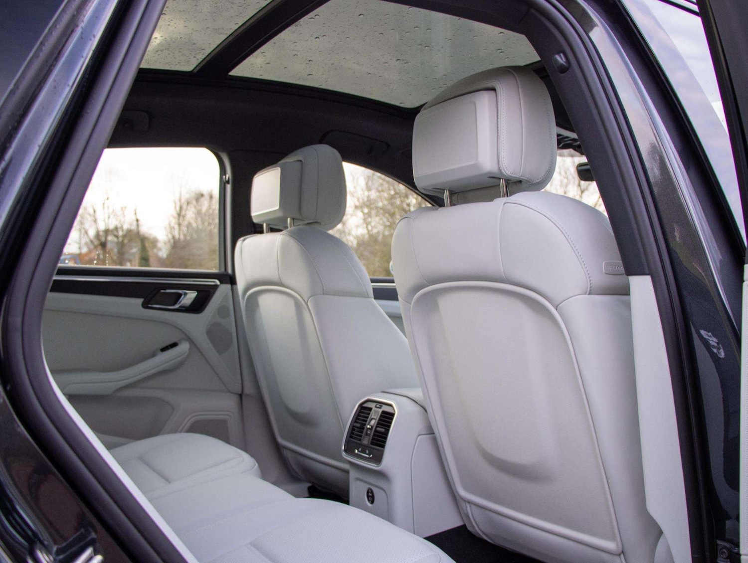 Used Porsche Macan 2025 for sale - 76916040: Photo 24