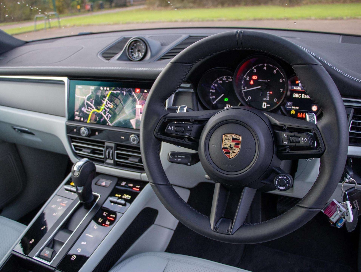 Used Porsche Macan 2025 for sale - 76916040: Photo 9