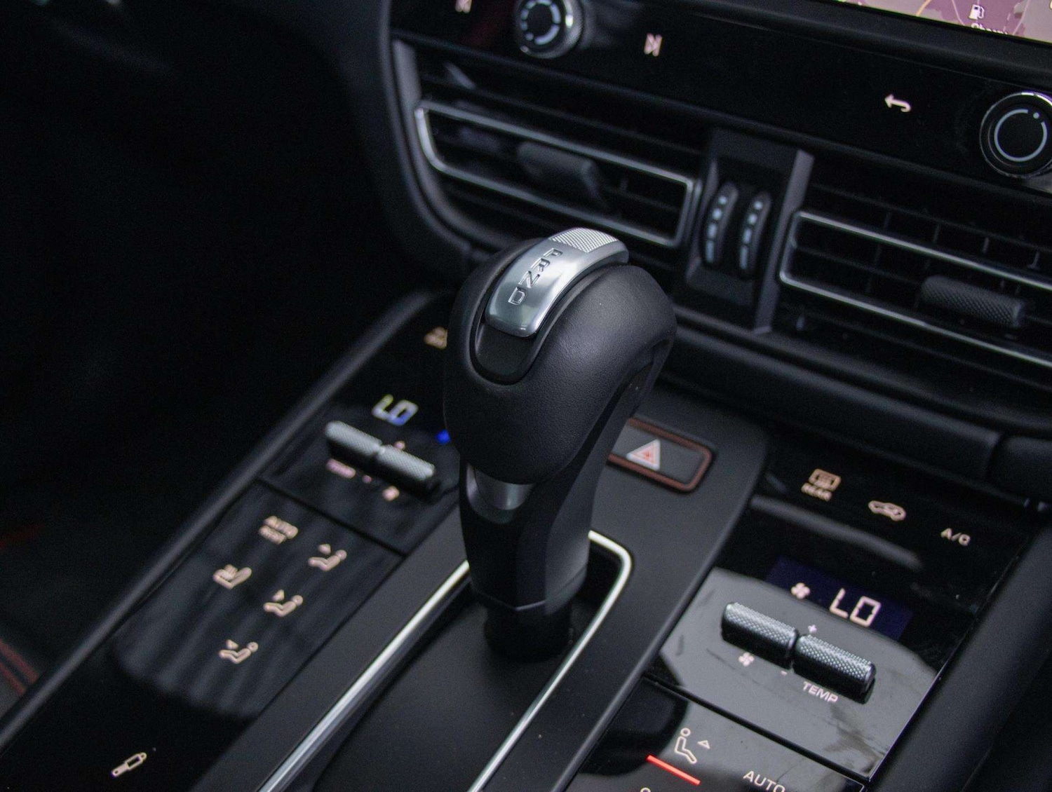 Used Porsche Macan 2025 for sale - 76827713: Photo 12