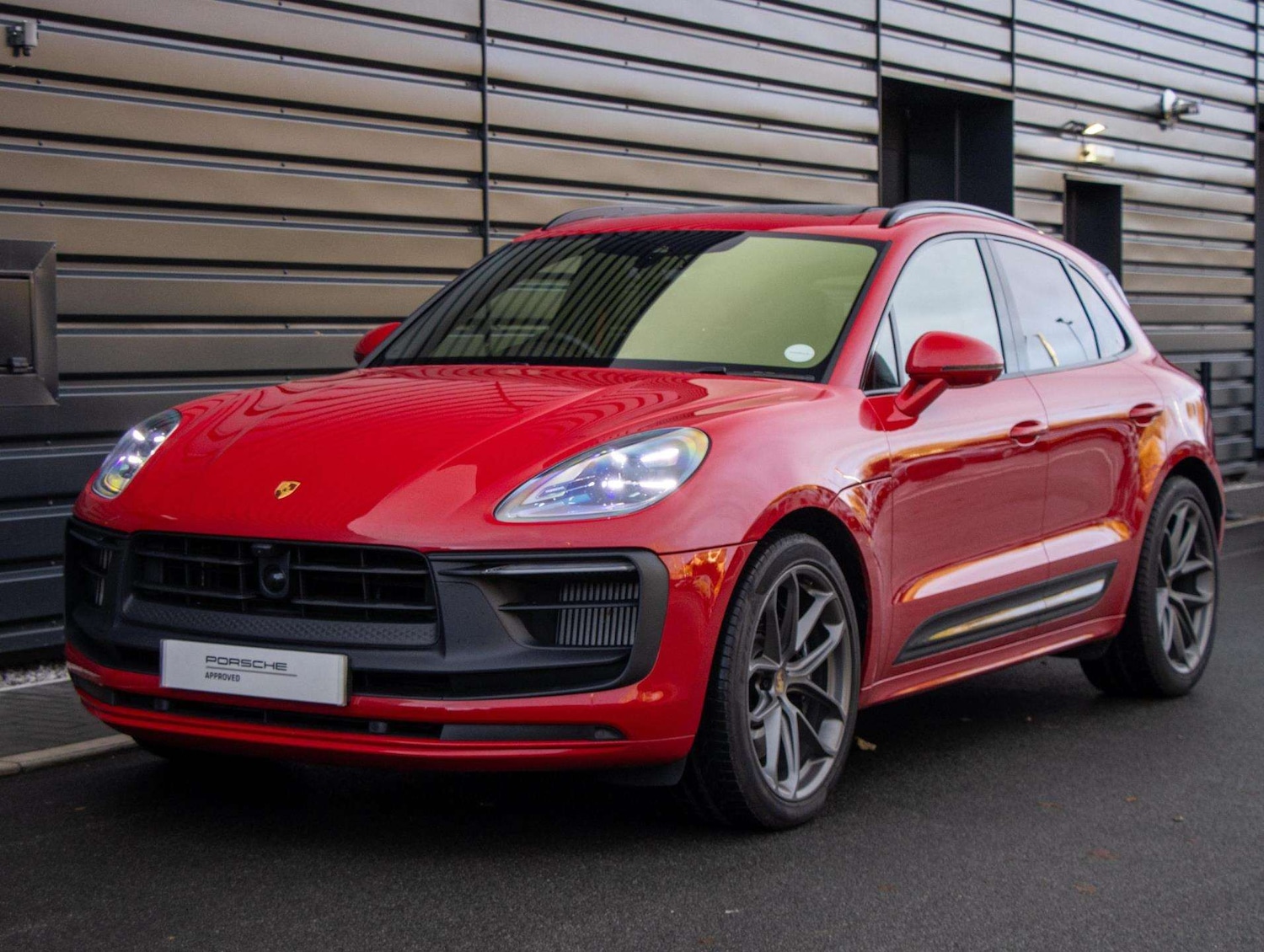 Used Porsche Macan 2025 for sale - 76827713: Photo 17