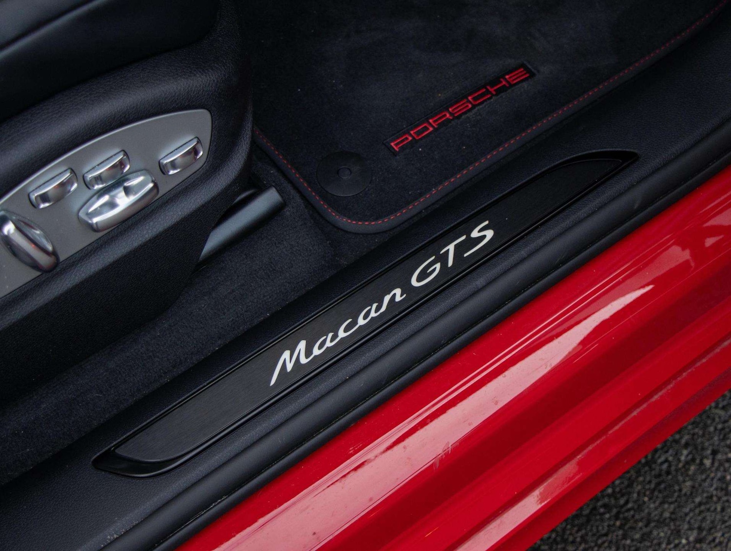 Used Porsche Macan 2025 for sale - 76938246: Photo 16