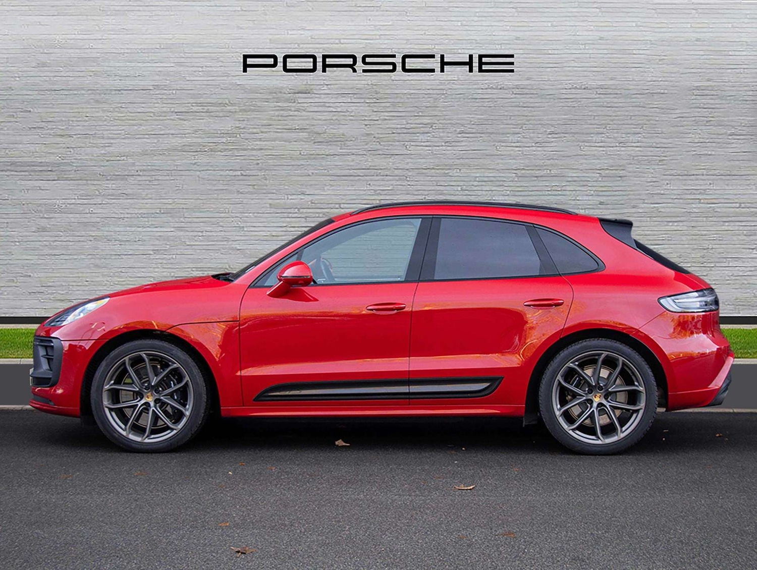 Used Porsche Macan 2025 for sale - 76938246: Photo 2
