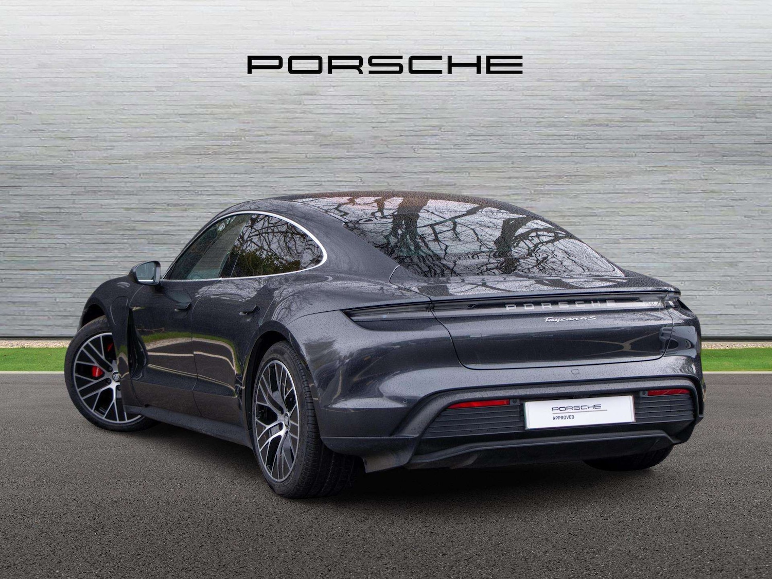 Used Porsche Taycan 2020 for sale - 77928564: Photo 2