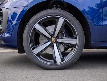 Used Porsche Macan 2025 for sale - 74960690: Photo