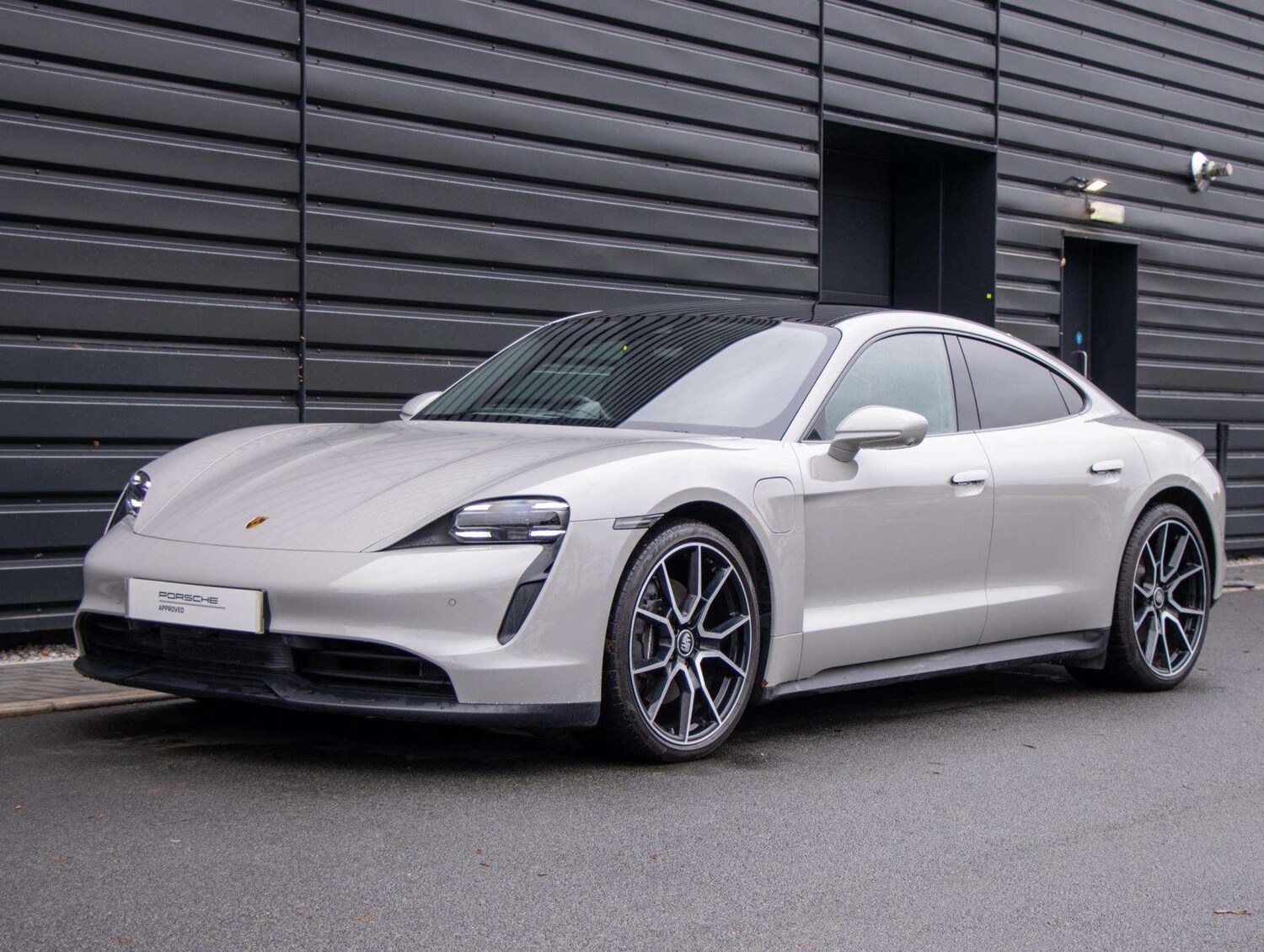 Used Porsche Taycan 2022 for sale - 76624621: Photo 16