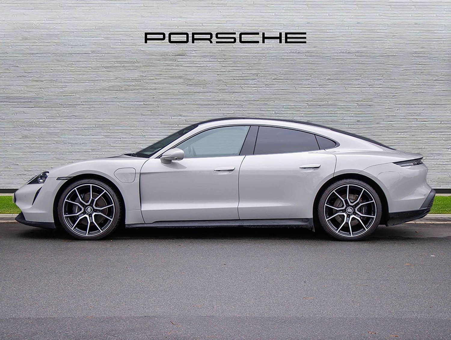 Used Porsche Taycan 2022 for sale - 76624621: Photo 2