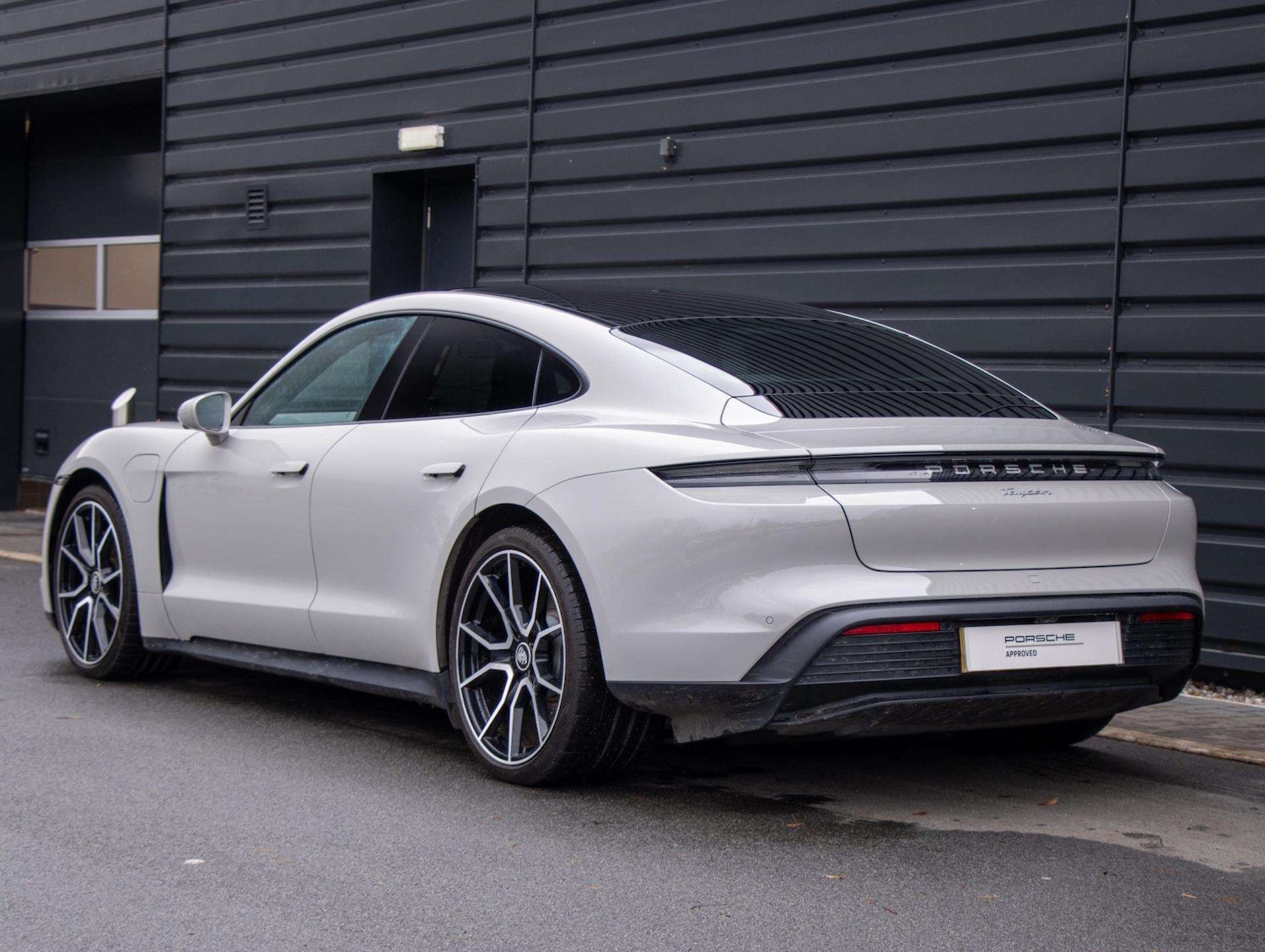 Used Porsche Taycan 2022 for sale - 76624621: Photo 21