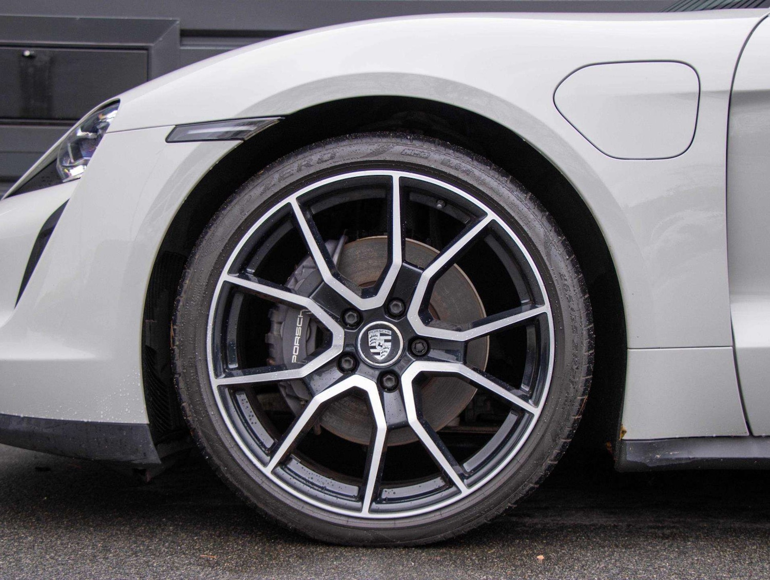 Used Porsche Taycan 2022 for sale - 76624621: Photo 4