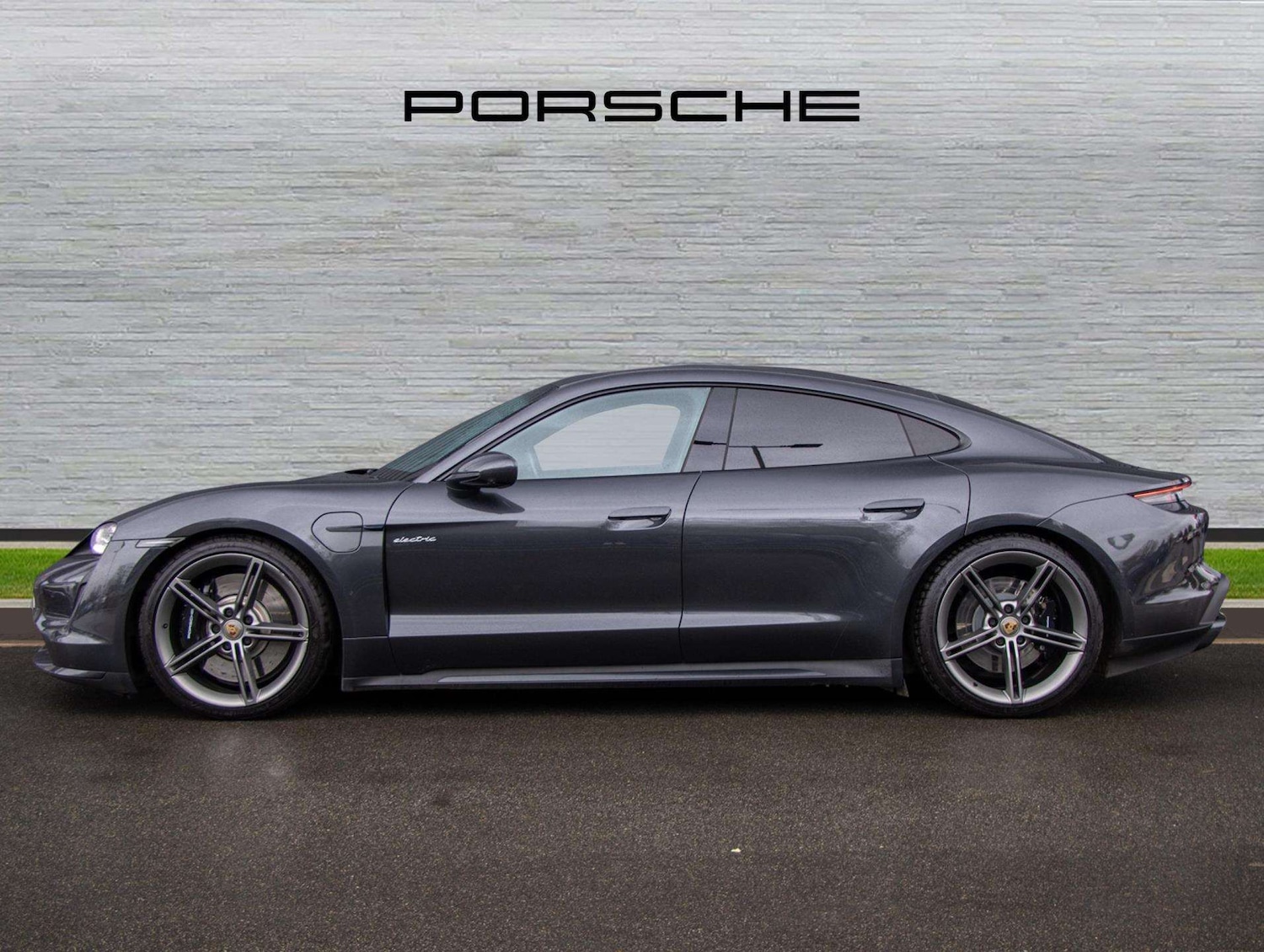 Used Porsche Taycan 2021 for sale - 77429008: Photo 2