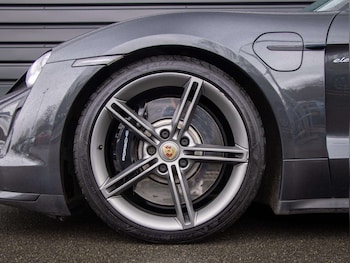 Used Porsche Taycan 2021 for sale - 77429008: Photo