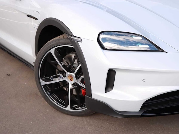Used Porsche Taycan 2025 for sale - 75461064: Photo 33