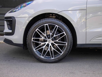 Used Porsche Macan 2023 for sale - 76978908: Photo