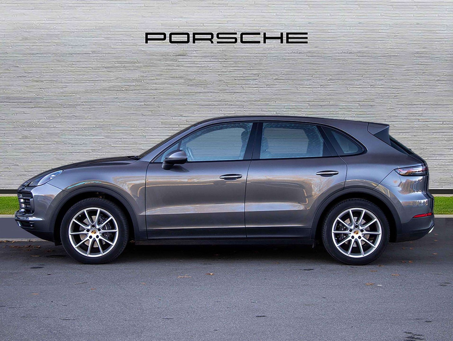 Used Porsche Cayenne 2023 for sale - 76624698: Photo 2