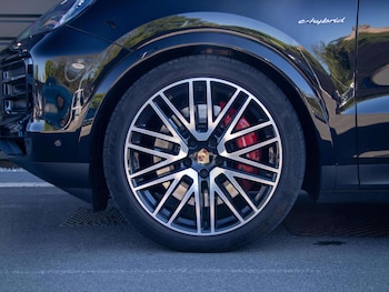 Used Porsche Cayenne 2025 for sale - 78451901: Photo