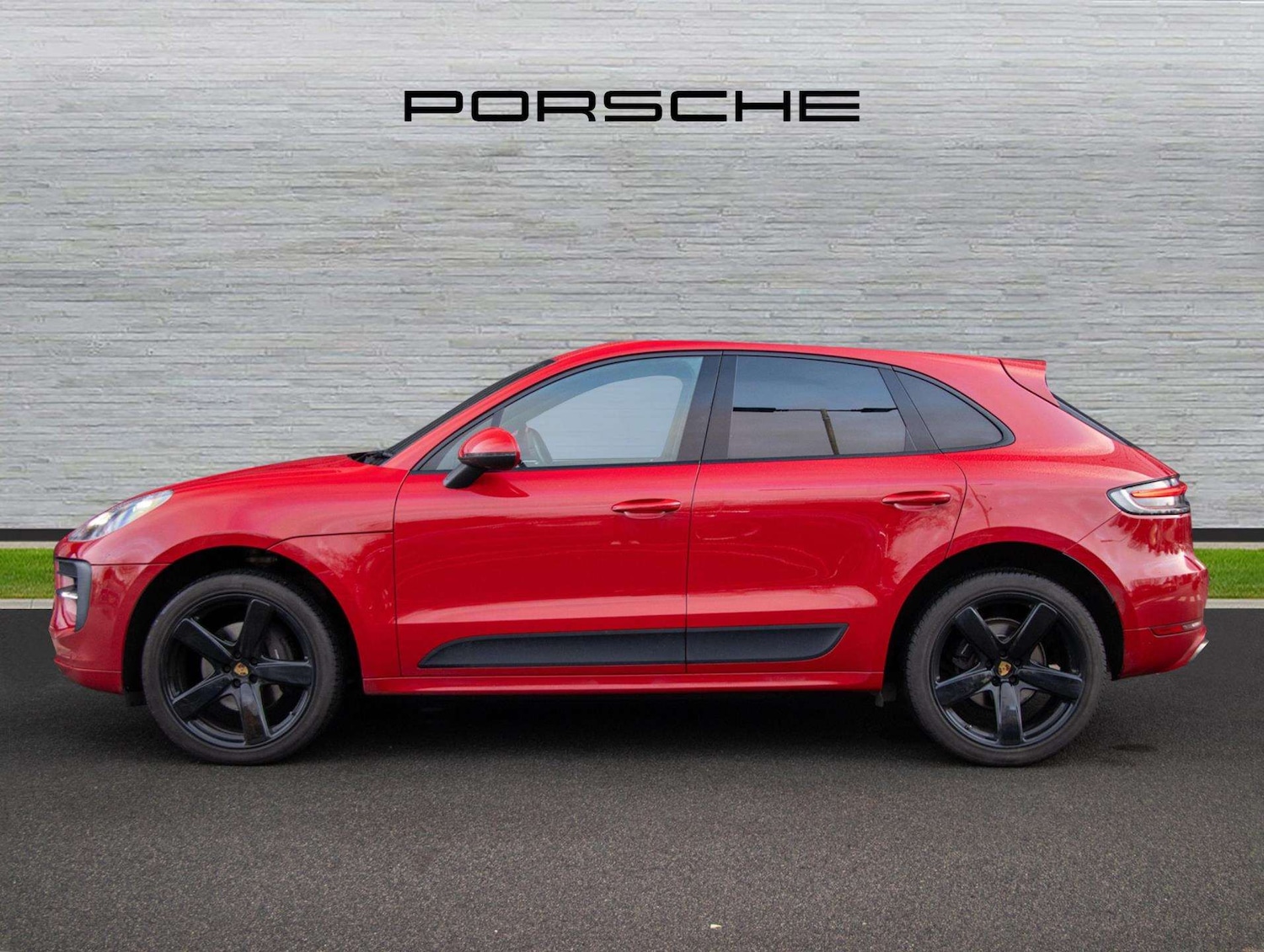 Used Porsche Macan 2018 for sale - 77334095: Photo 2