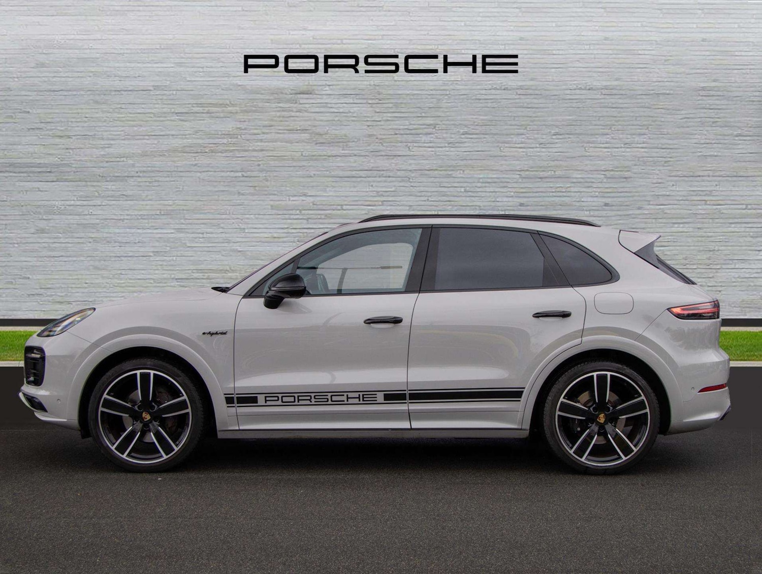 Used Porsche Cayenne for sale - 77458593: Photo 2