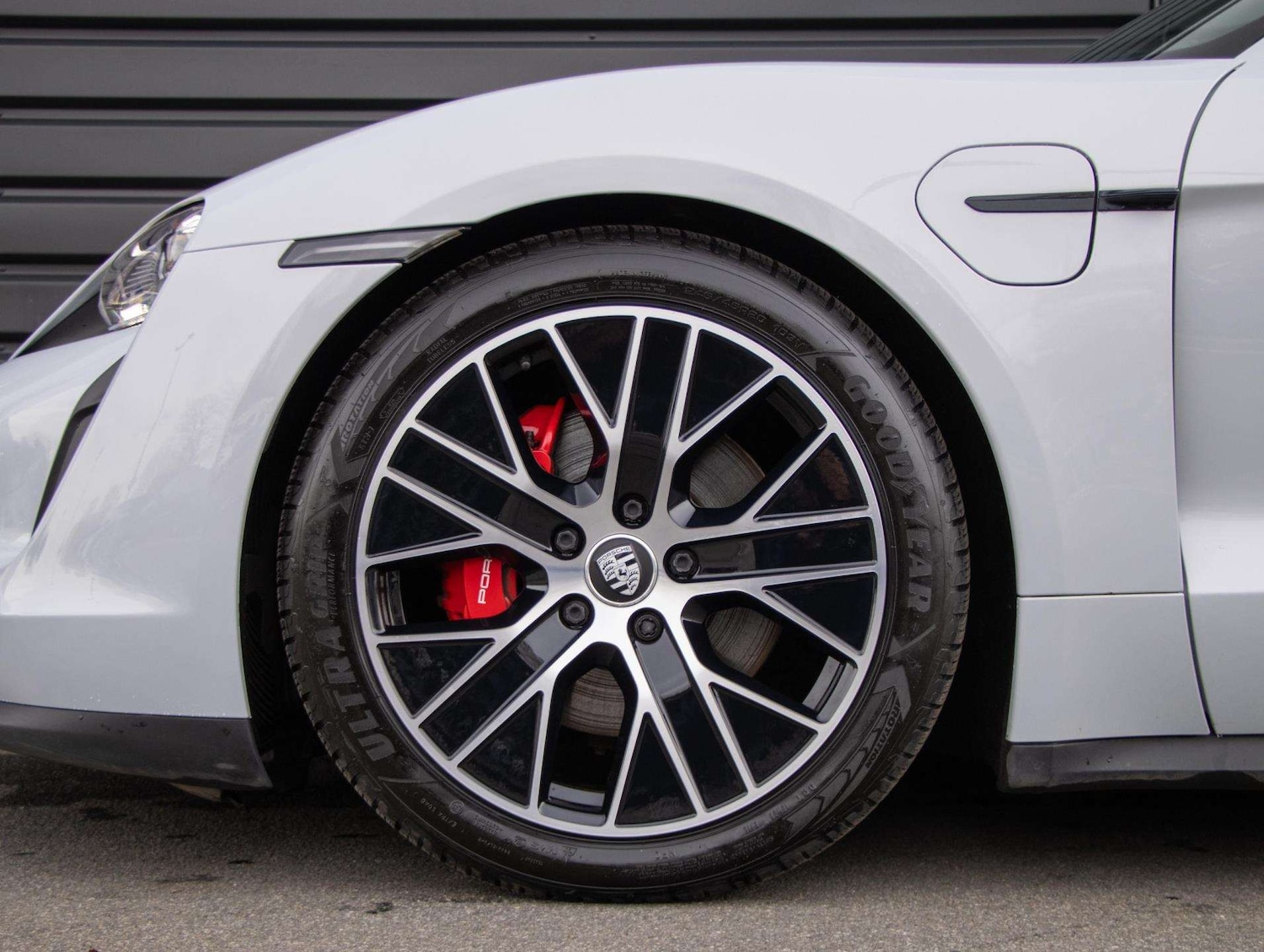 Used Porsche Taycan 2021 for sale - 77628332: Photo 4