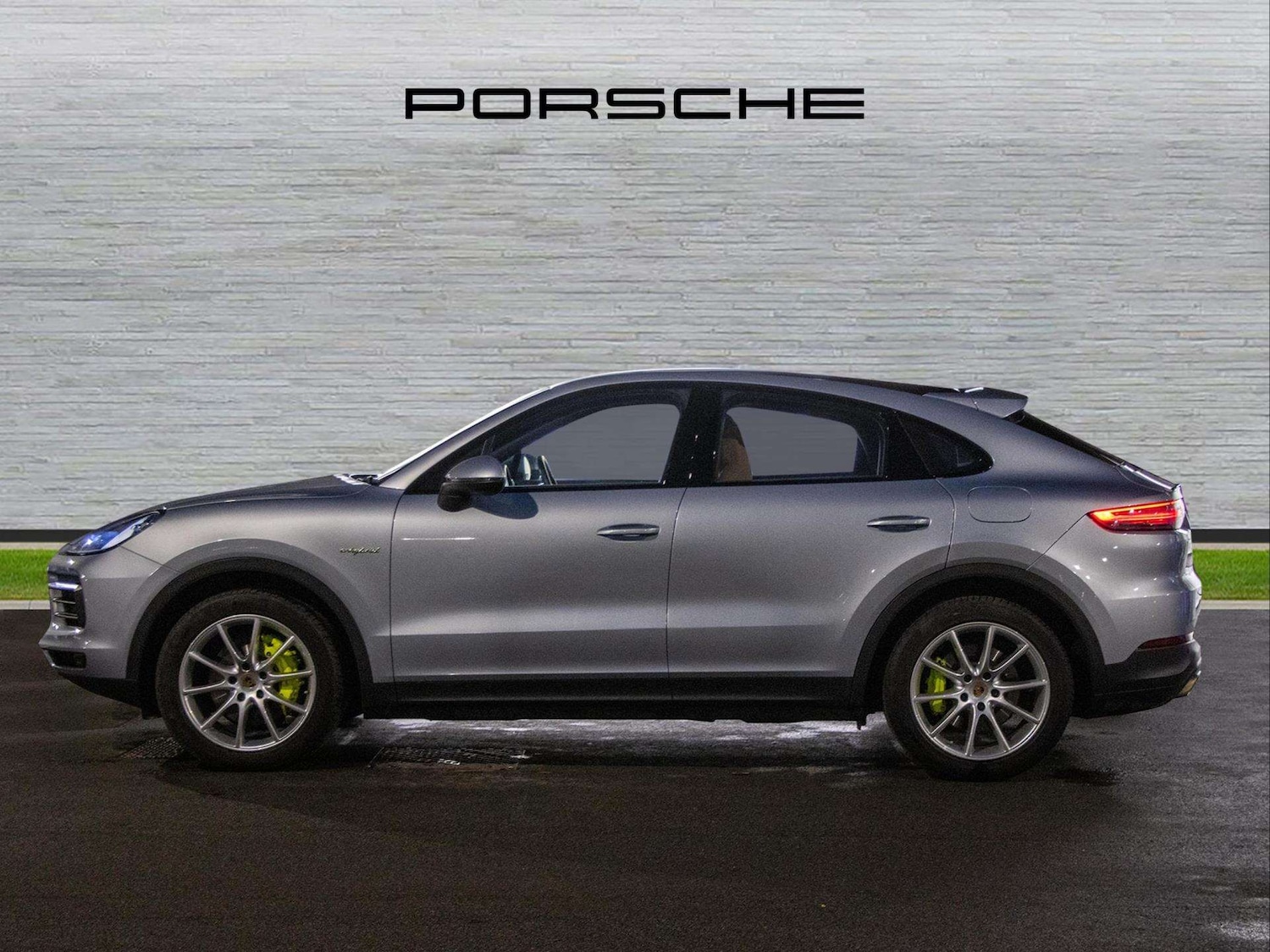 Used Porsche Cayenne 2021 for sale - 76928935: Photo 2