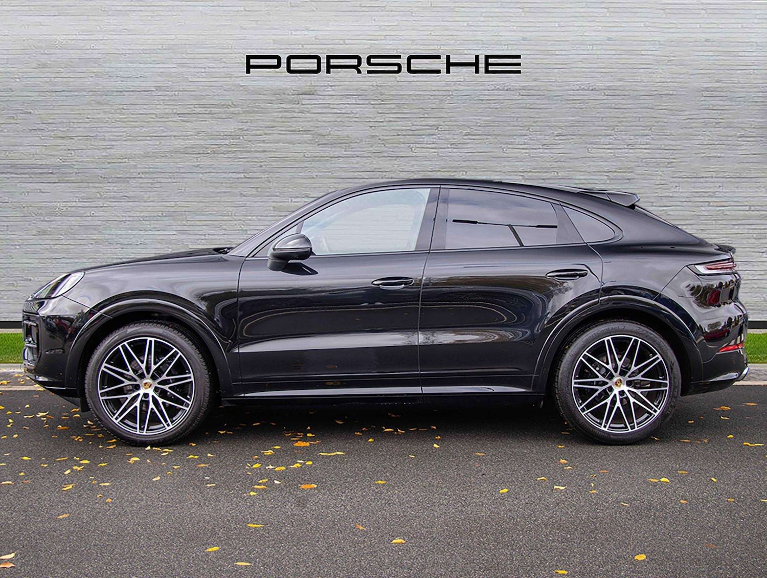 Used Porsche Cayenne 2023 for sale - 76553139: Photo 2