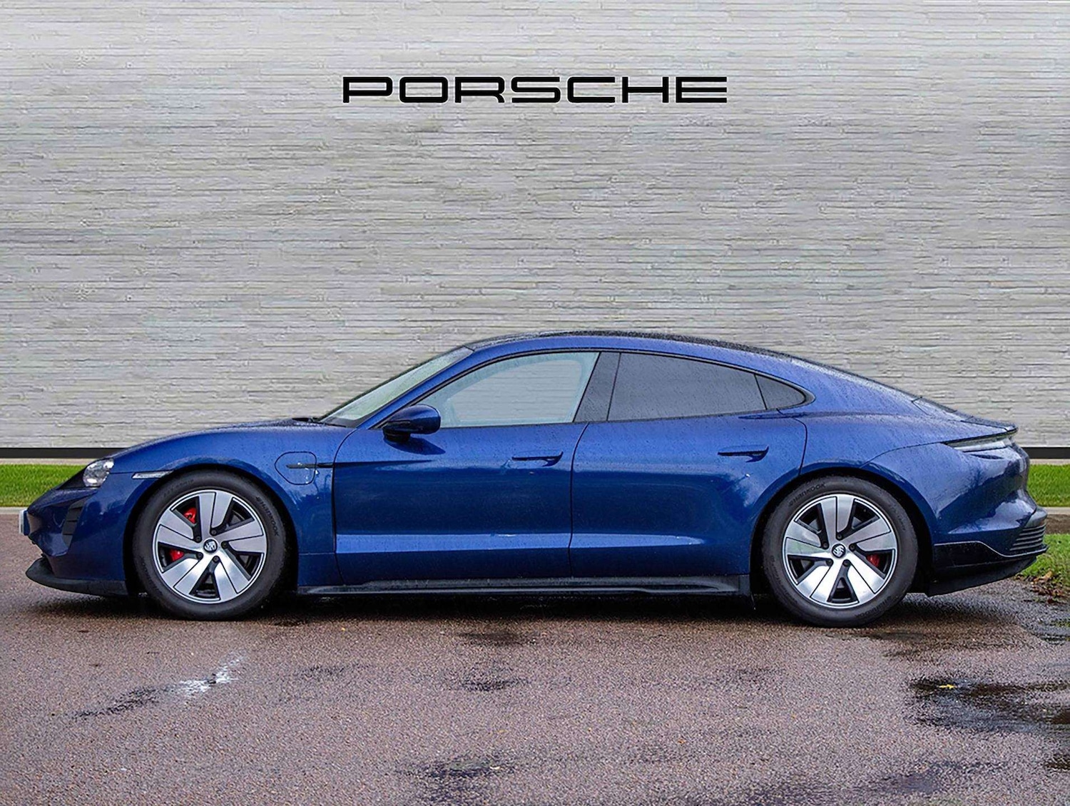 Used Porsche Taycan 2020 for sale - 76648857: Photo 2