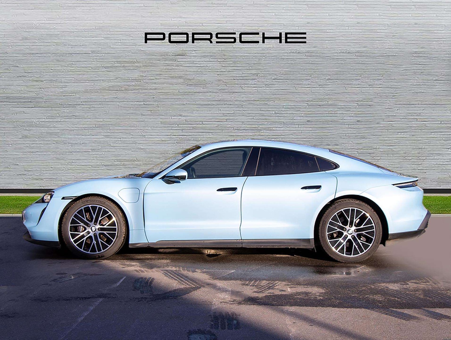 Used Porsche Taycan 2023 for sale - 77093321: Photo 2