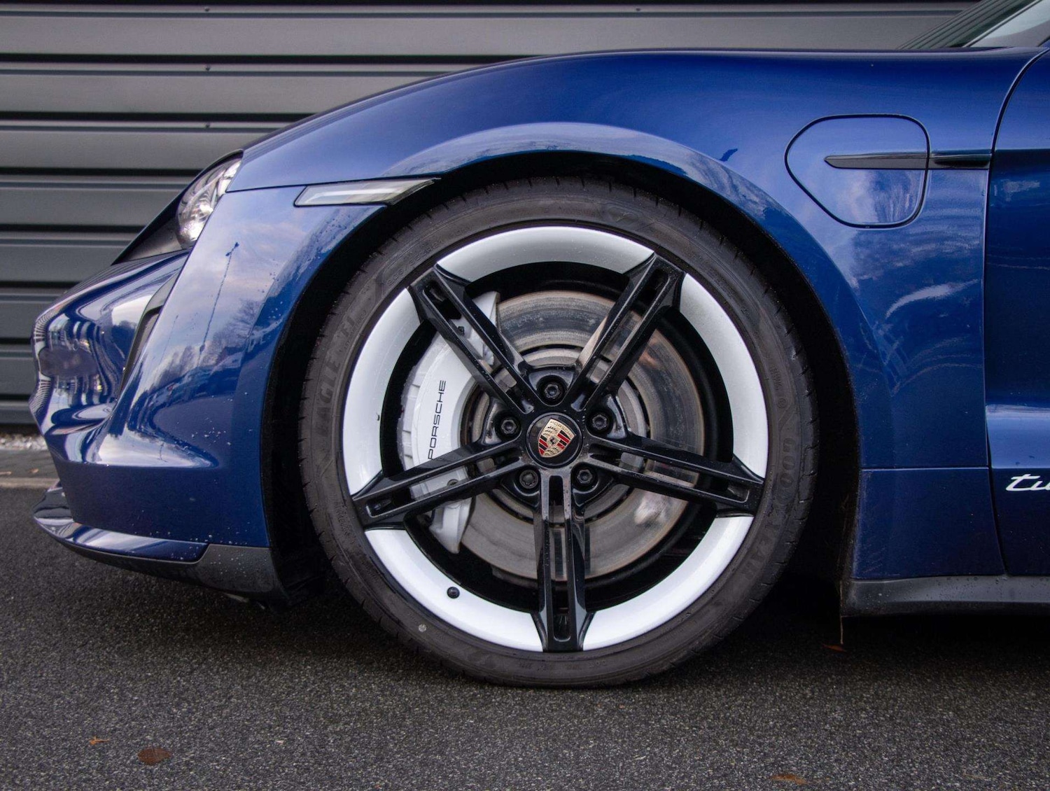 Used Porsche Taycan 2020 for sale - 77219538: Photo 4