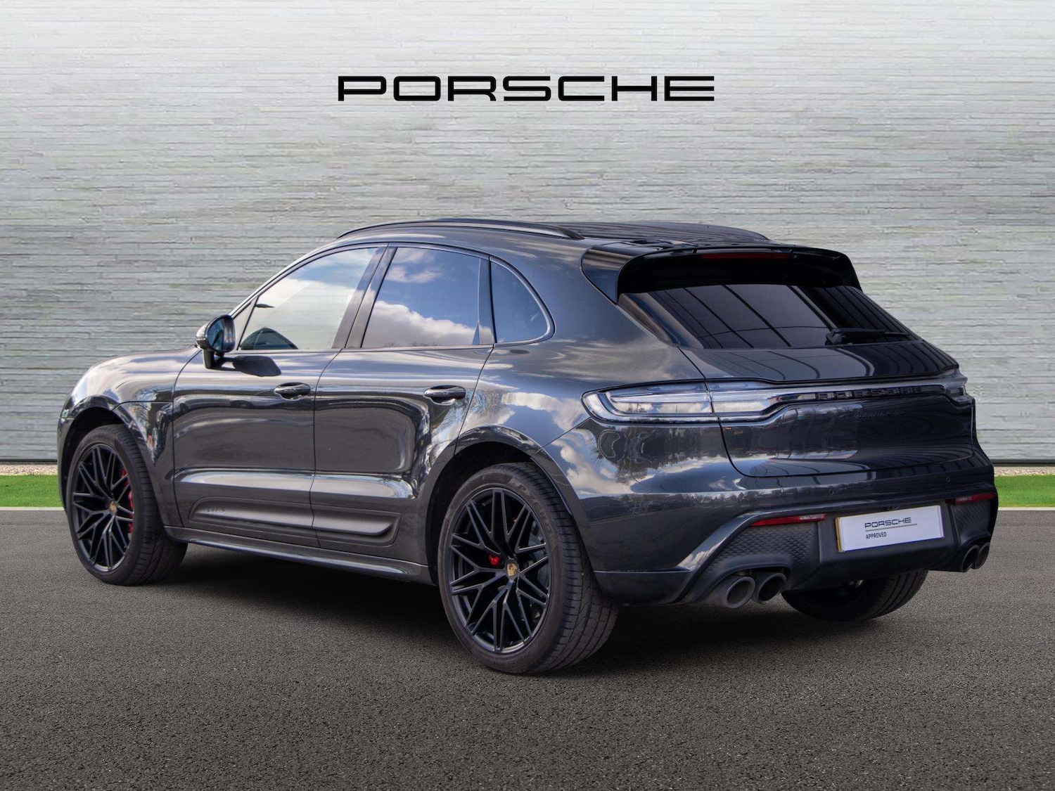 Used Porsche Macan 2025 for sale - 77842330: Photo 2