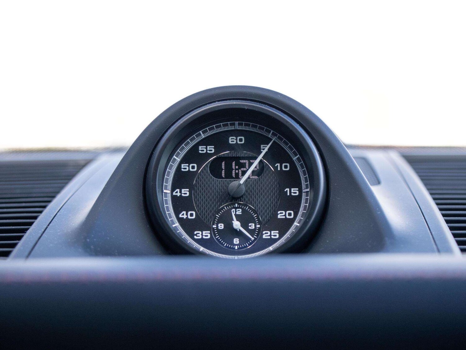 Used Porsche Macan 2025 for sale - 77842330: Photo 21