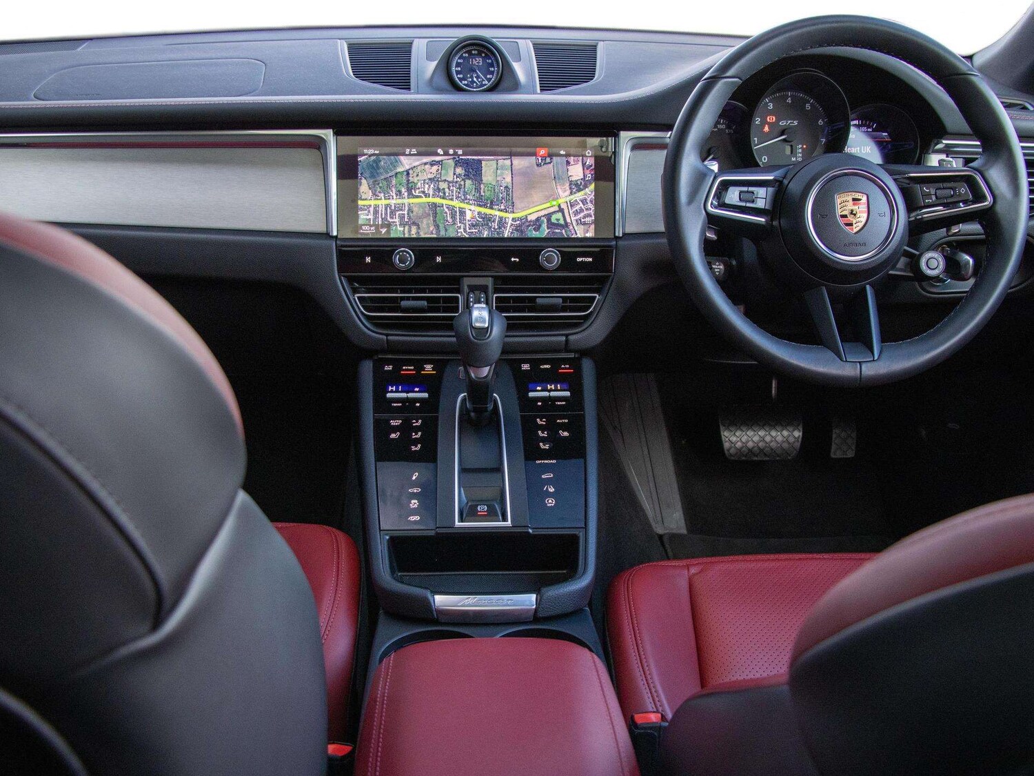 Used Porsche Macan 2025 for sale - 77842330: Photo 25