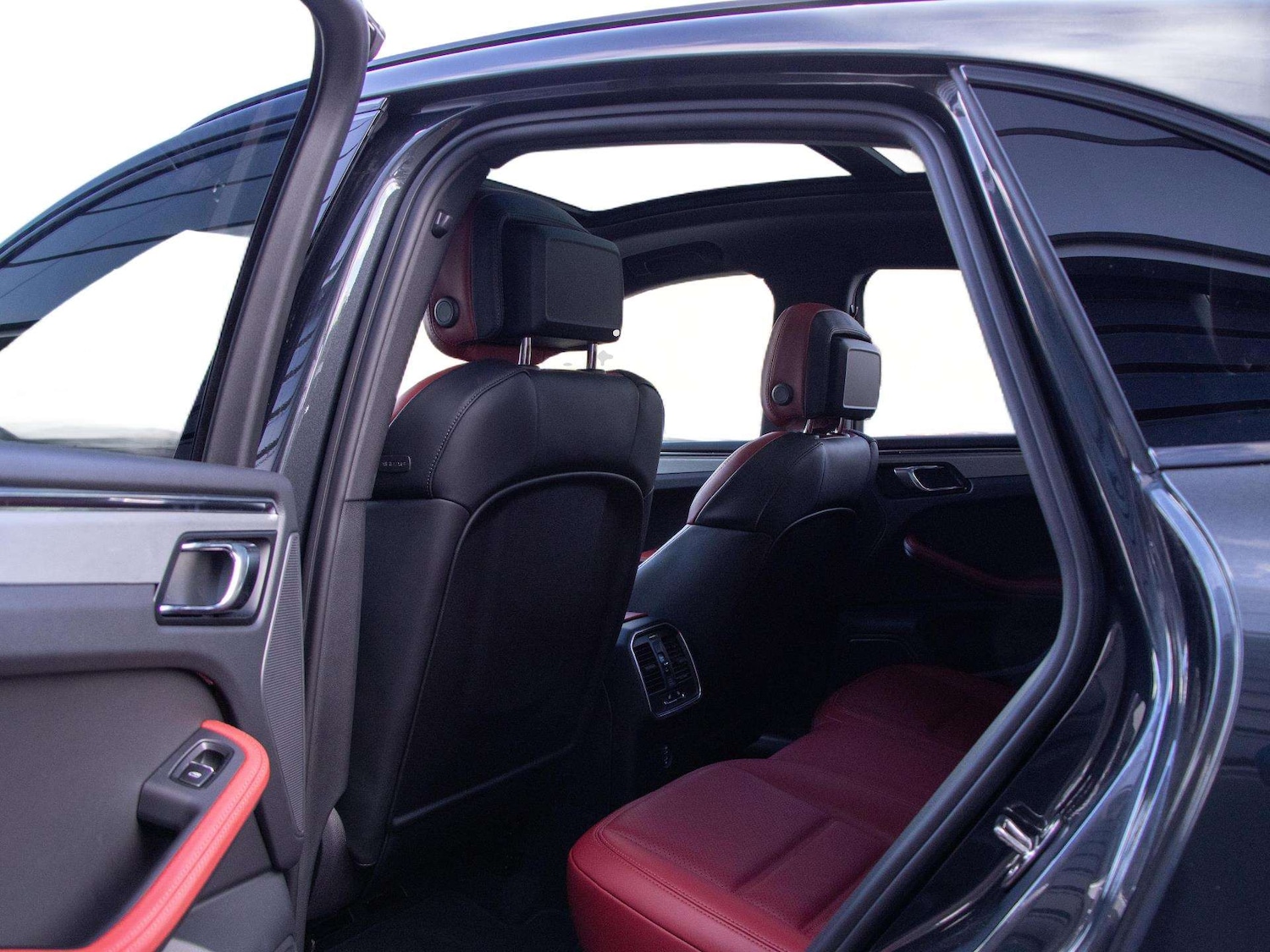 Used Porsche Macan 2025 for sale - 77842330: Photo 28