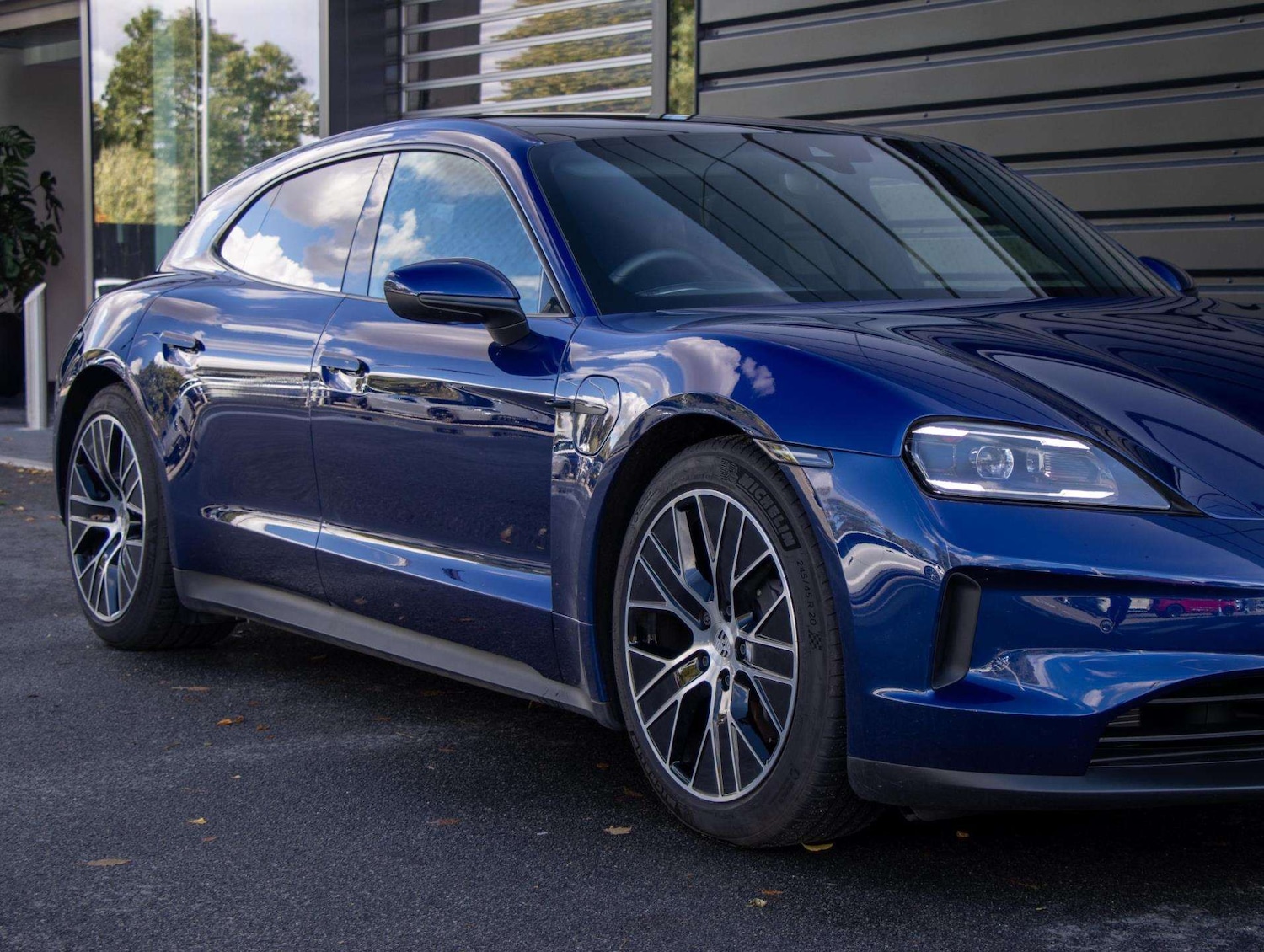 Used Porsche Taycan 2025 for sale - 76718209: Photo 18