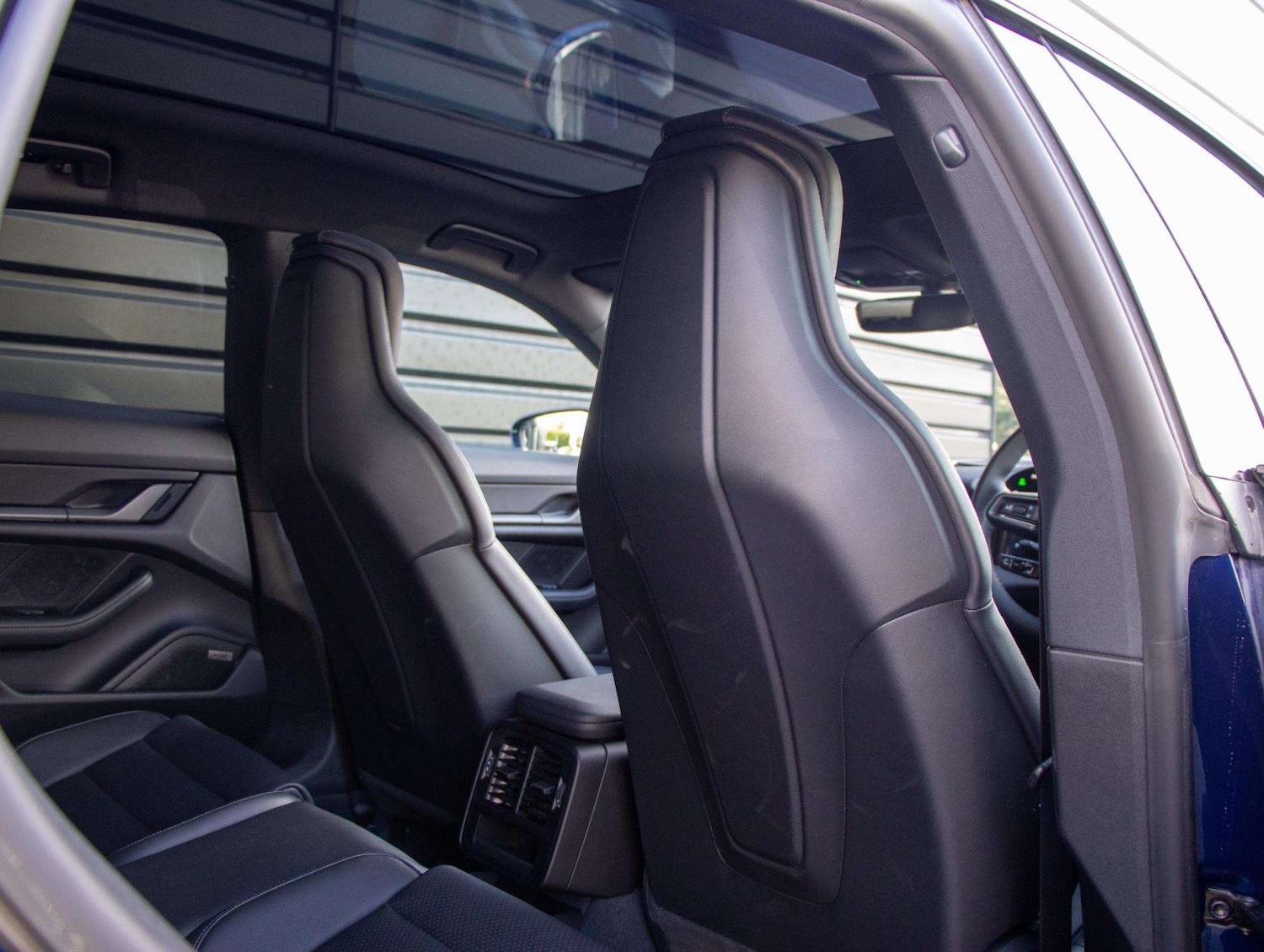 Used Porsche Taycan 2025 for sale - 76718209: Photo 25