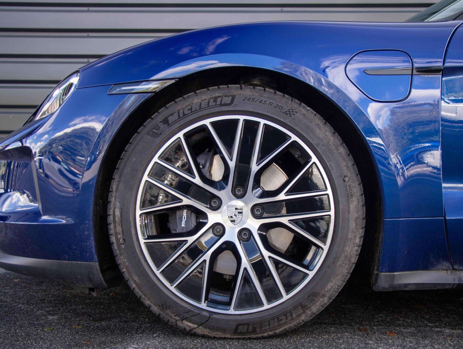 Used Porsche Taycan 2025 for sale - 76718209: Photo 4