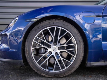 Used Porsche Taycan 2025 for sale - 76718209: Photo