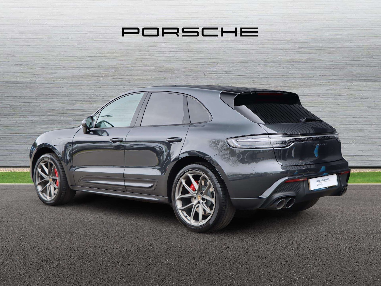 Used Porsche Macan 2024 for sale - 78118757: Photo 2