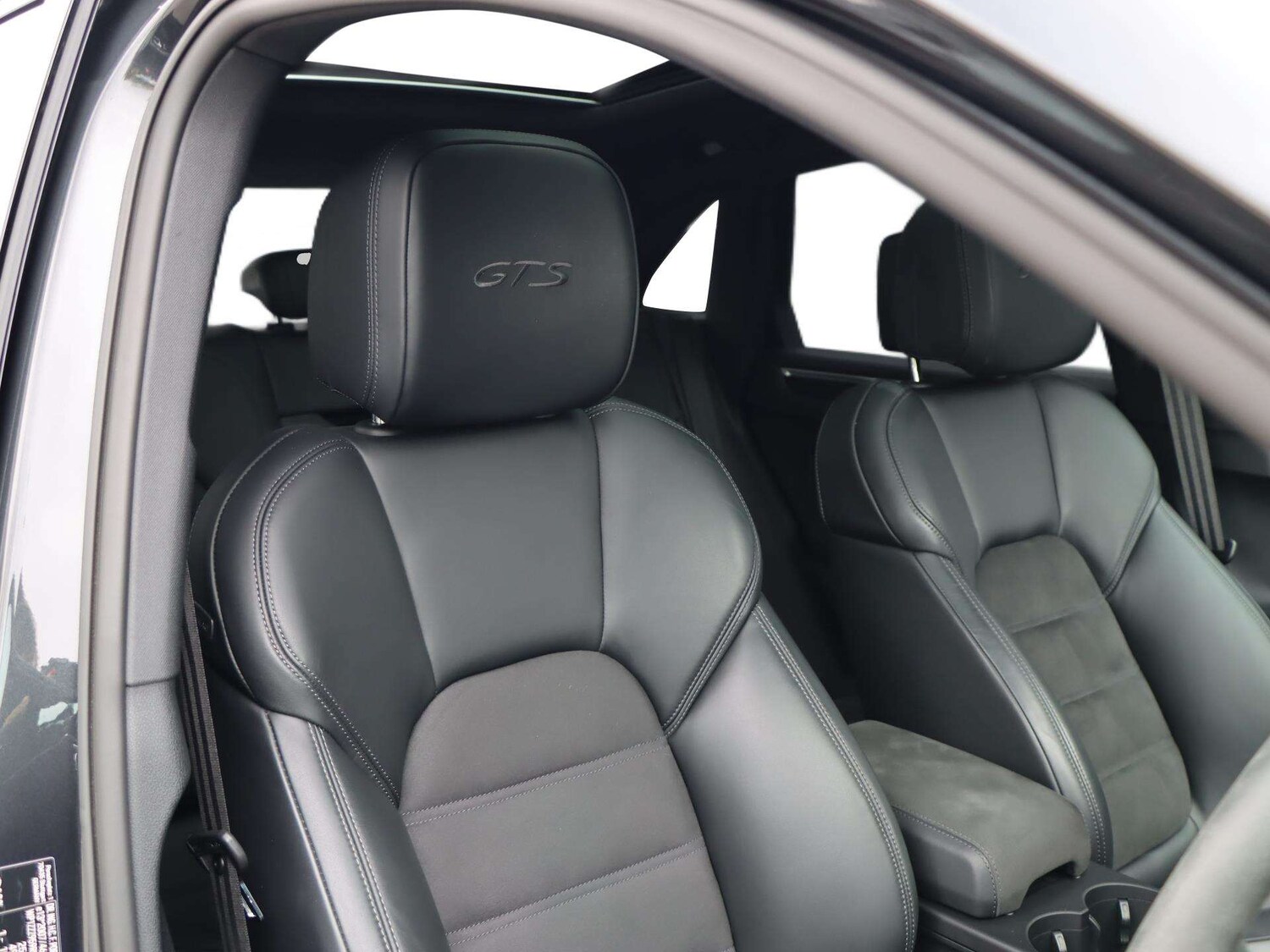 Used Porsche Macan 2024 for sale - 78118757: Photo 32