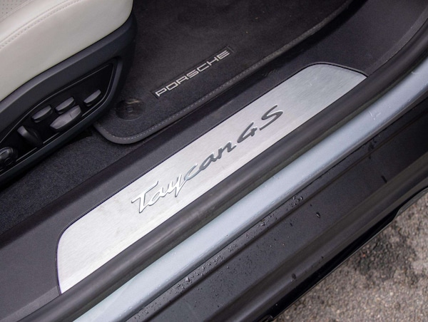 Used Porsche Taycan 2022 for sale - 76310887: Photo 15