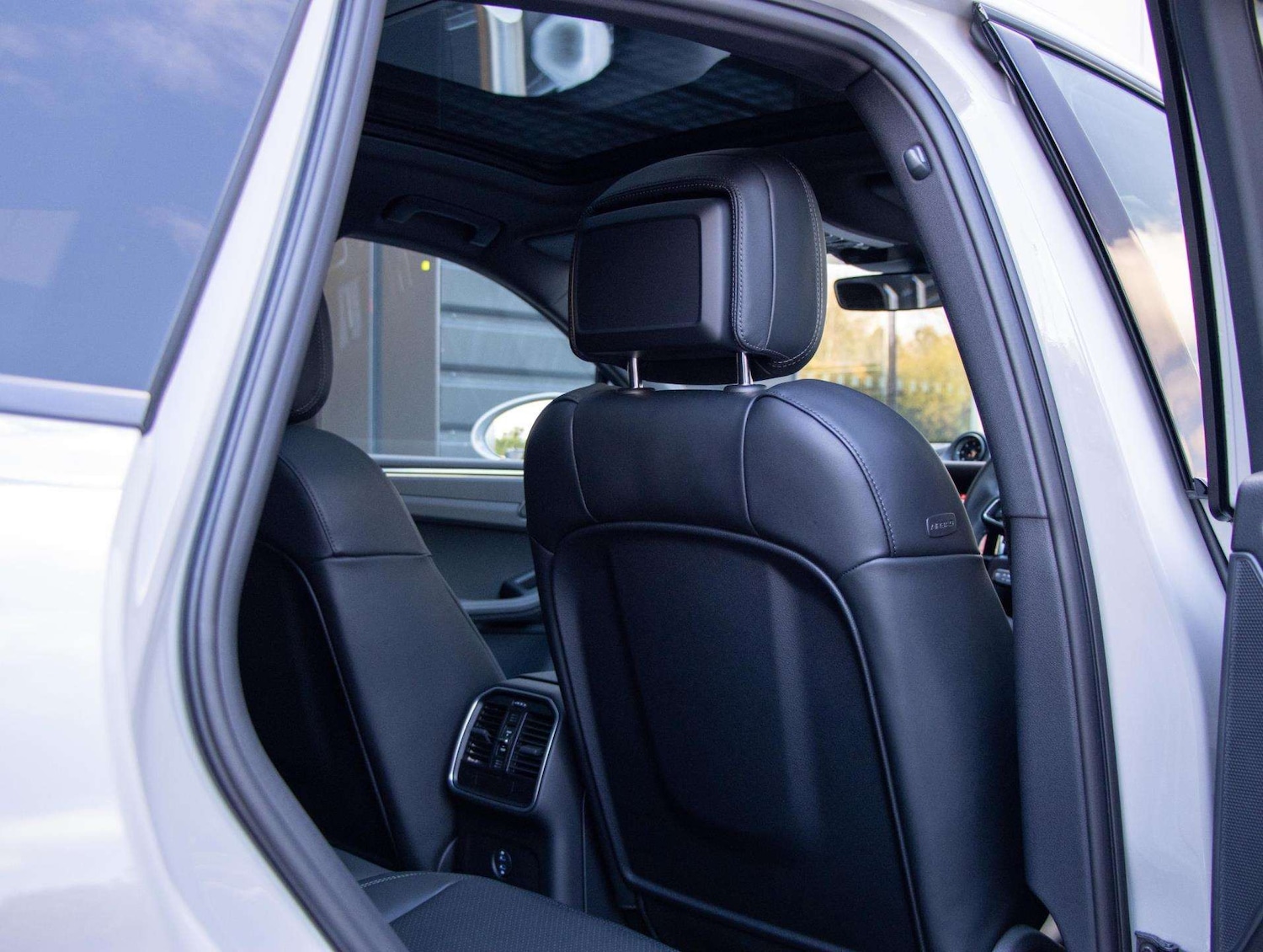 Used Porsche Macan 2025 for sale - 77134949: Photo 26