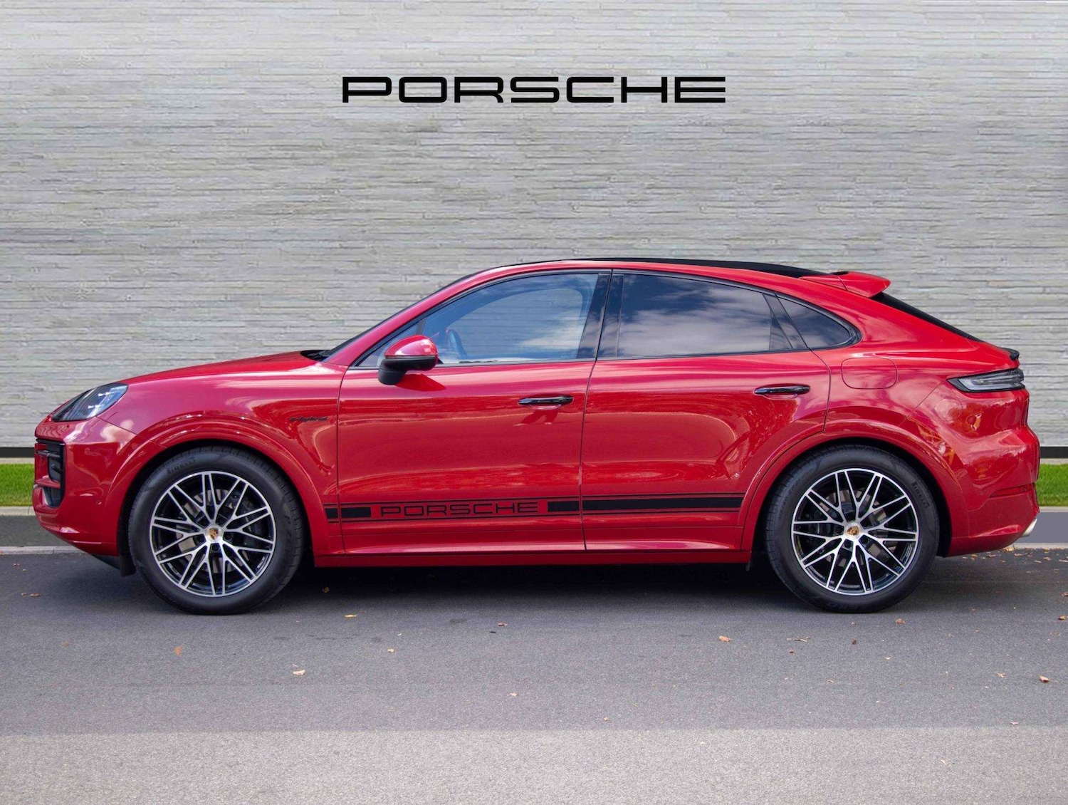 Used Porsche Cayenne 2024 for sale - 76648876: Photo 2