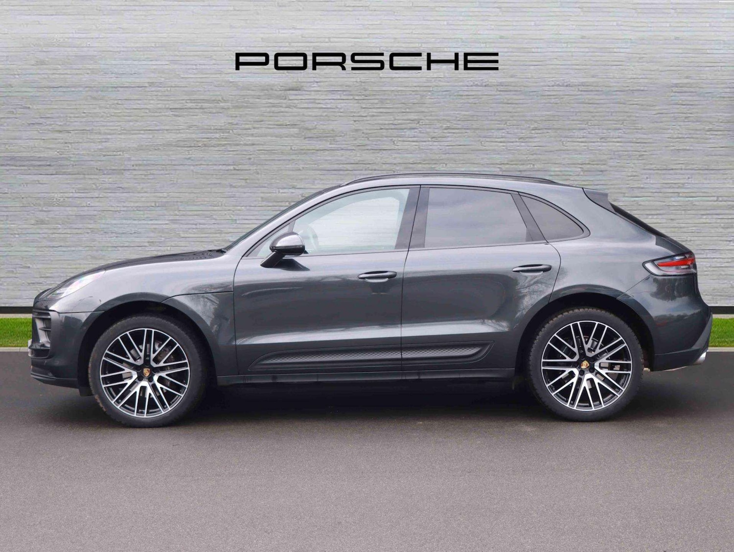 Used Porsche Macan 2022 for sale - 77686495: Photo 2