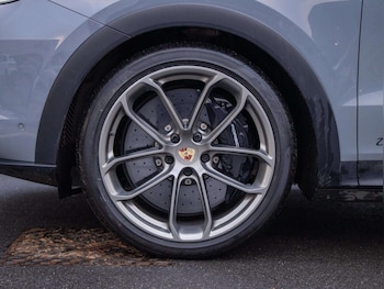 Used Porsche Cayenne 2023 for sale - 77158511: Photo