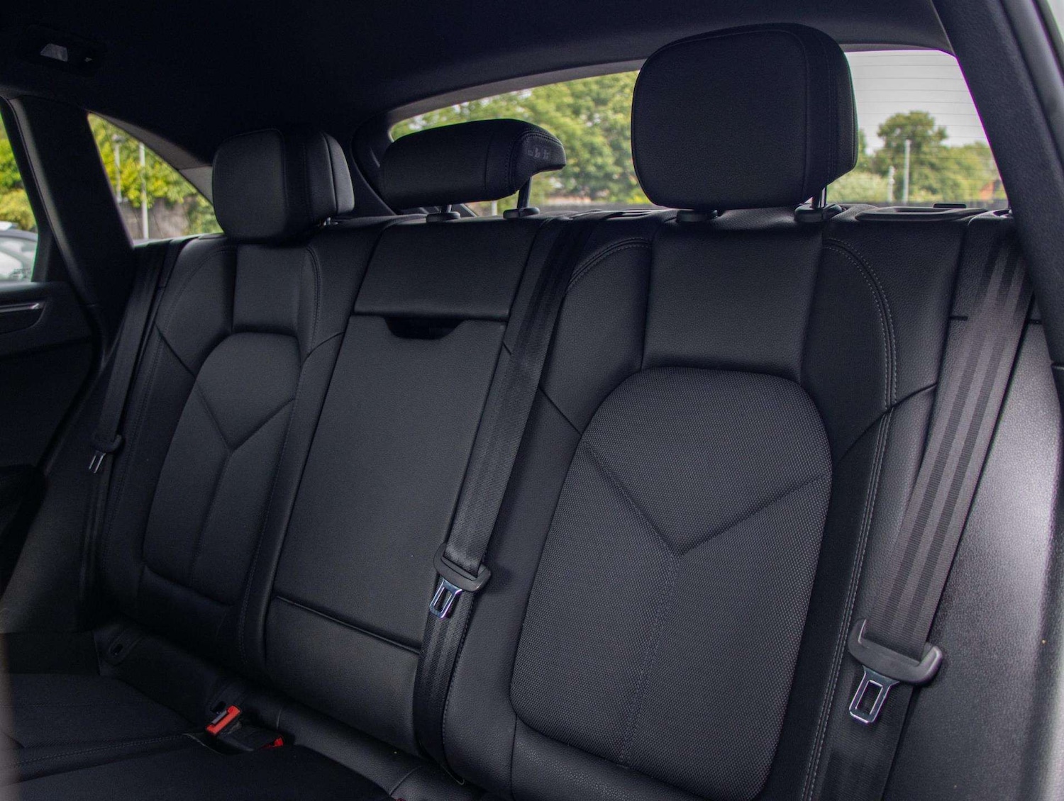 Used Porsche Macan 2021 for sale - 76553133: Photo 31