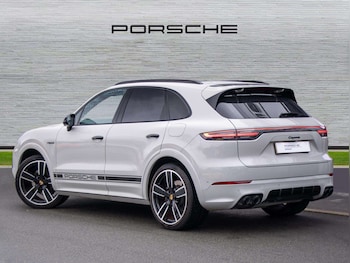 Used Porsche Cayenne 2023 for sale - 77615449: Photo