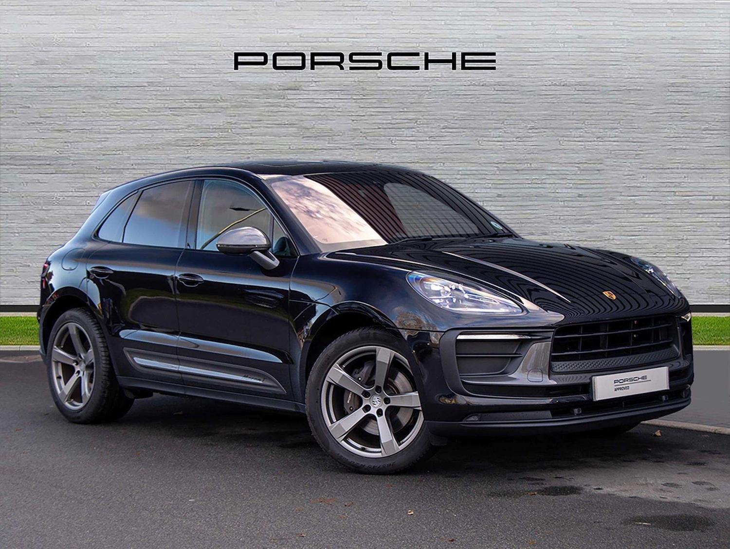 Used Porsche Macan 2023 for sale - 76827571: Photo 1