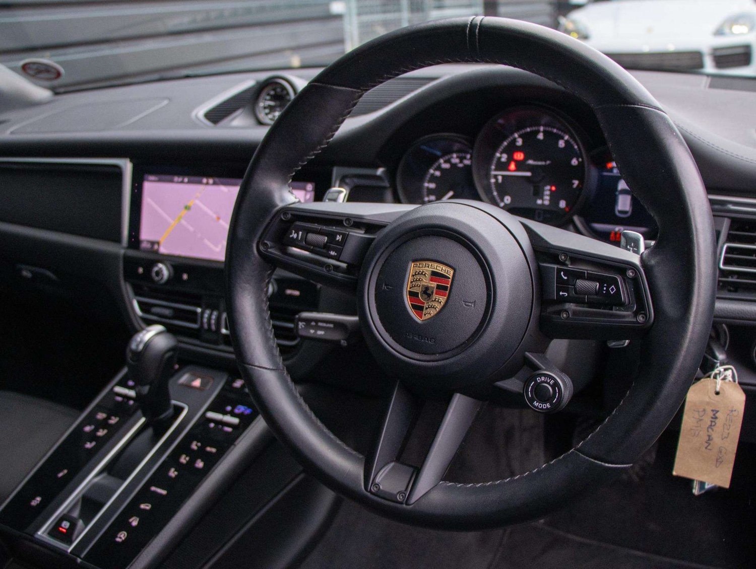 Used Porsche Macan 2023 for sale - 76827571: Photo 10