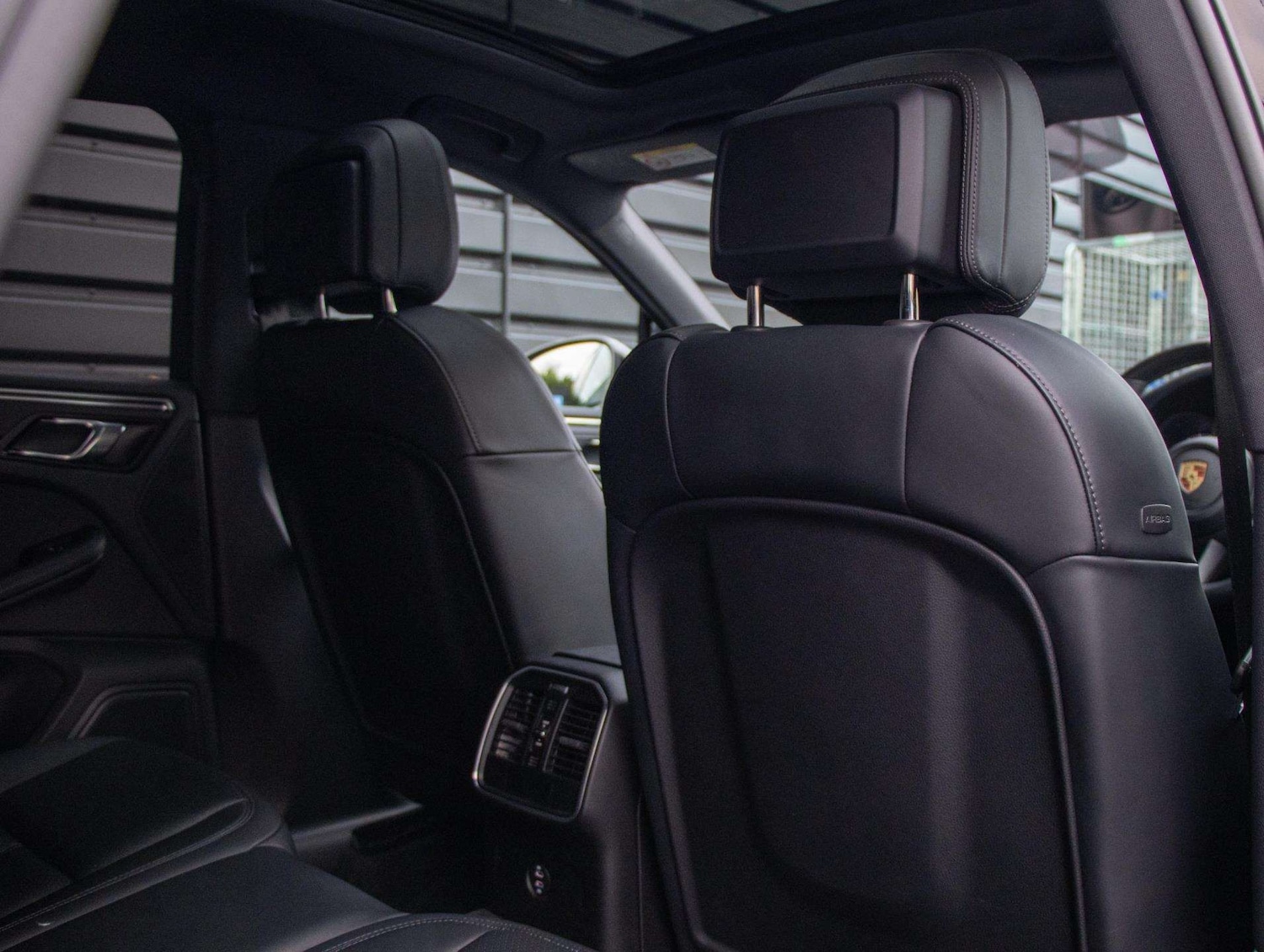 Used Porsche Macan 2023 for sale - 76827571: Photo 25