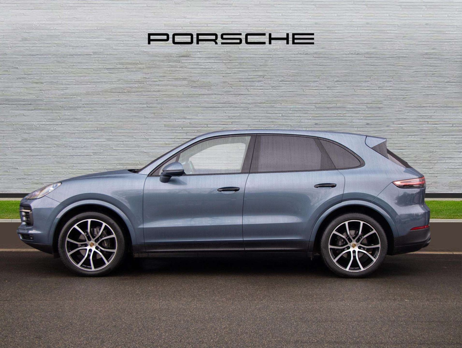 Used Porsche Cayenne 2024 for sale - 77233045: Photo 2