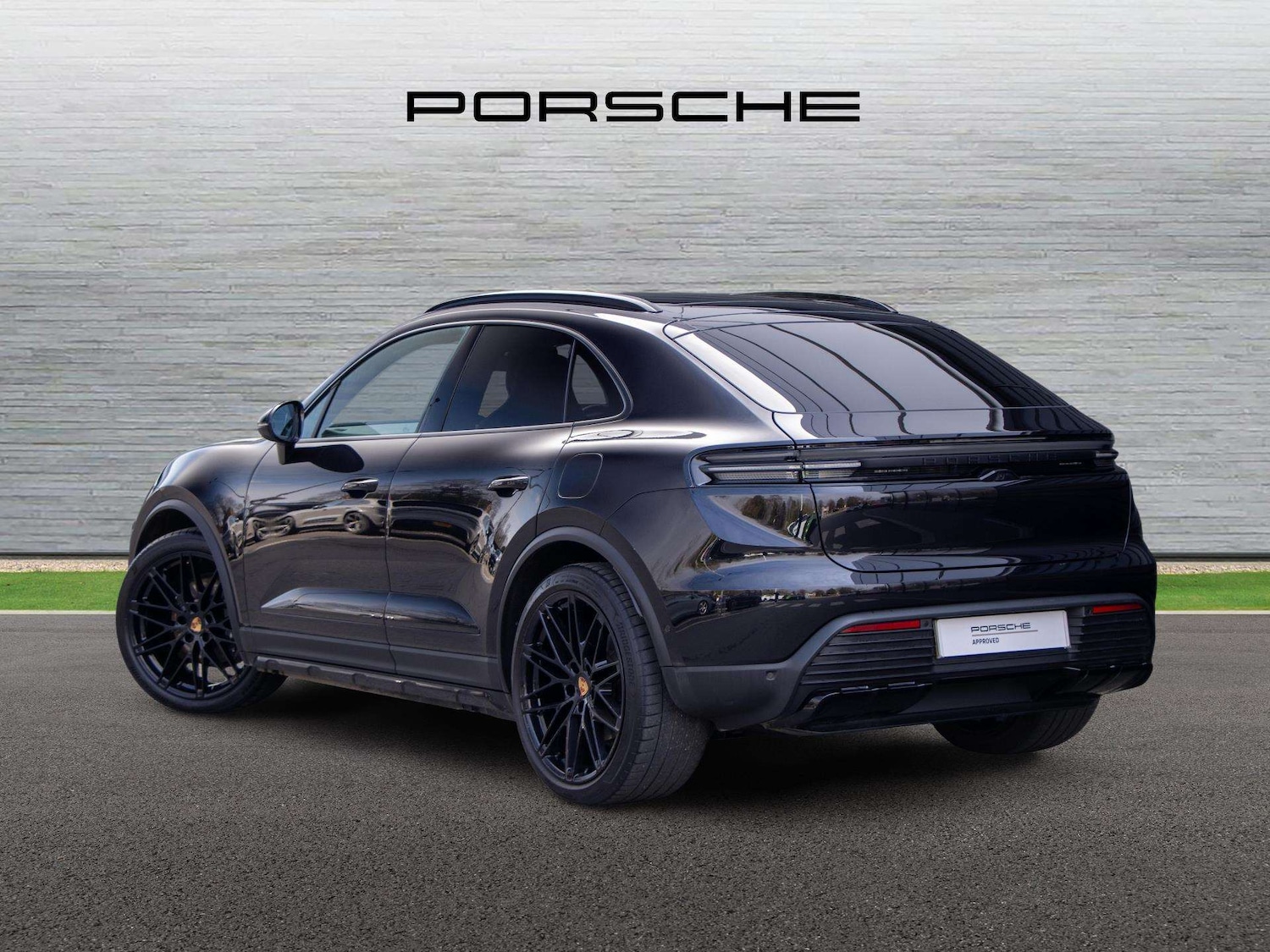 Used Porsche Macan for sale - 77756643: Photo 2
